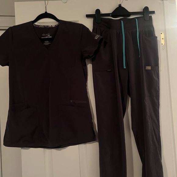 Elevate by IRG Gray Scrubs Set XS Tall - Picture 1 of 4
